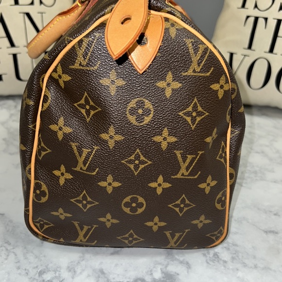 LOUIS VUITTON MONOGRAM
CANVAS SPEEDY 30 - Picture 12 of 16